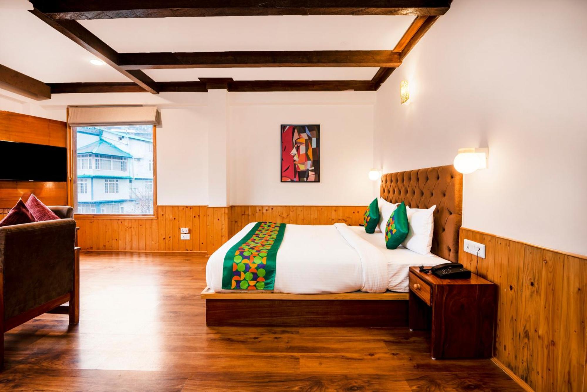 Отель Treebo Premium Sattva With Mountain View Манали Экстерьер фото