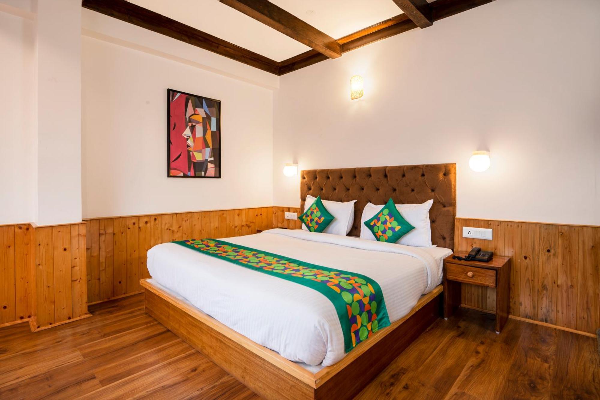 Отель Treebo Premium Sattva With Mountain View Манали Экстерьер фото