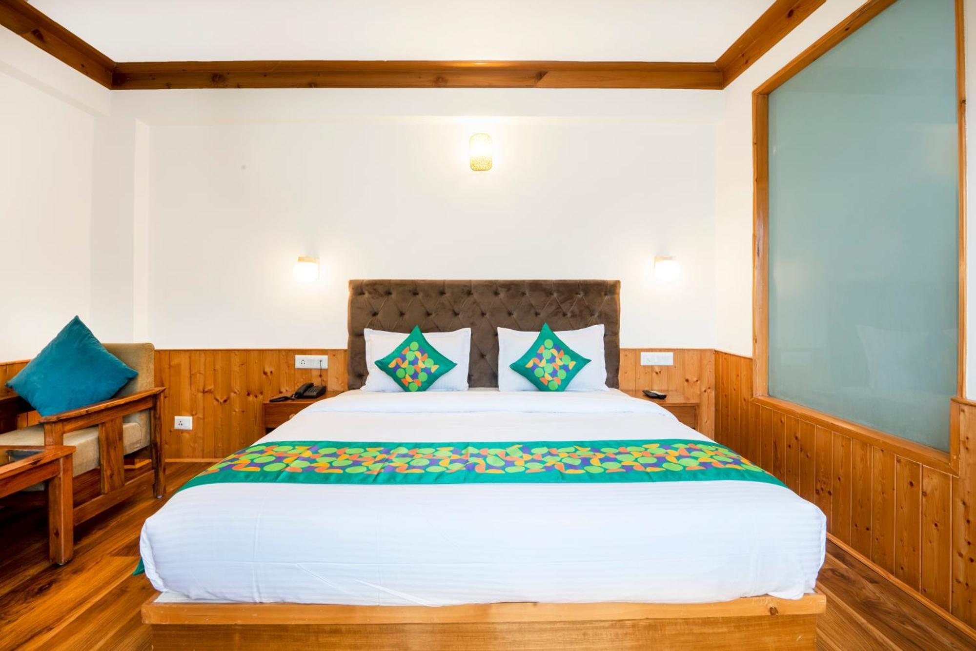Отель Treebo Premium Sattva With Mountain View Манали Экстерьер фото