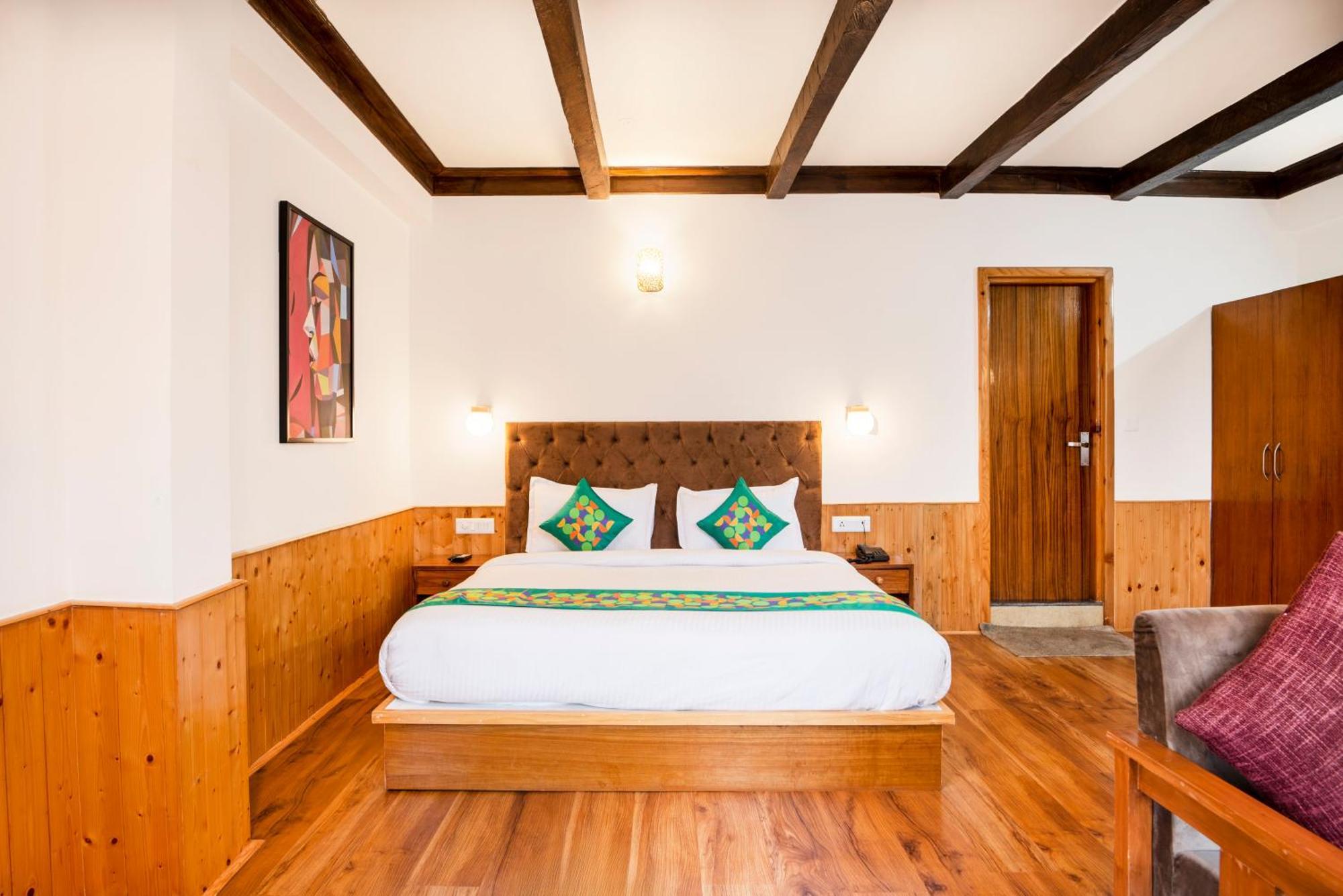 Отель Treebo Premium Sattva With Mountain View Манали Экстерьер фото